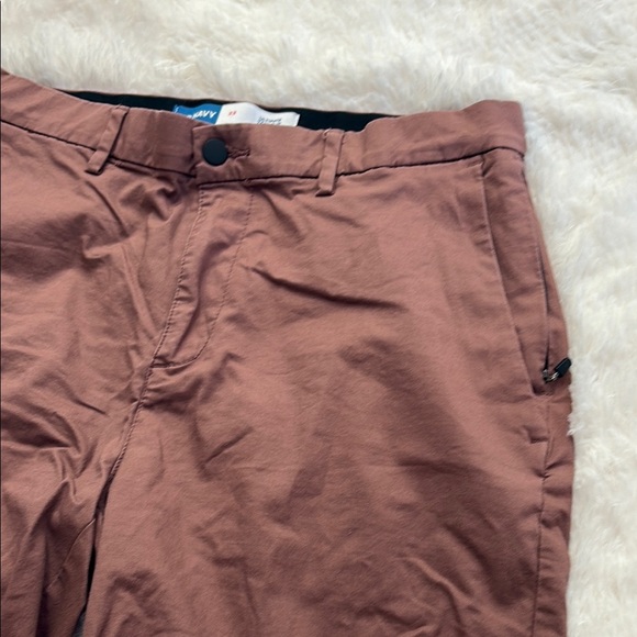 Old Navy Men's  Flat Front Shorts - Picture 3 of 6